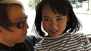 アマチュアのタイ人熟女がアジア人のペニスに乗るために拾われ、録画された